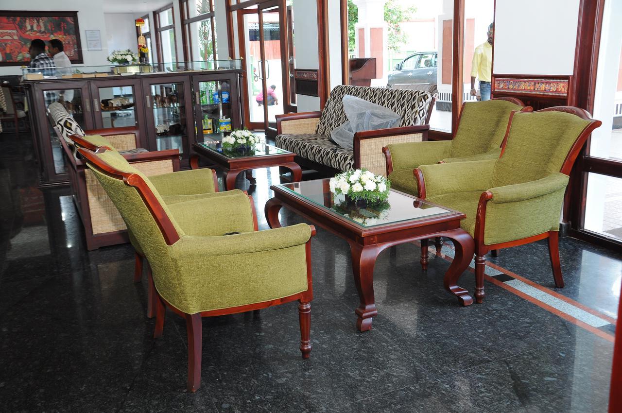 Vijayapark Hotel Kaduturutti Экстерьер фото